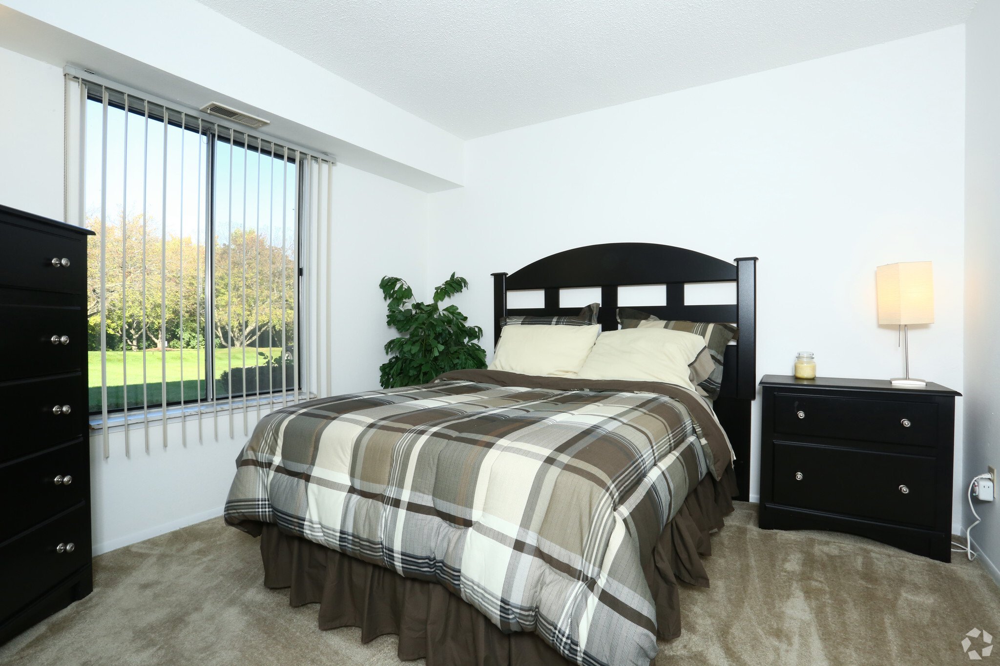 bedroom at Maple Park Terraces apartment living in Flint, Michigan